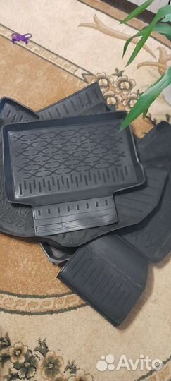 Автомобильные коврики резиновые