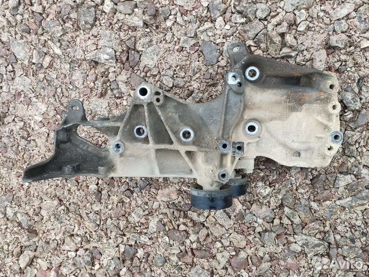 Кронштейн генератора Рено