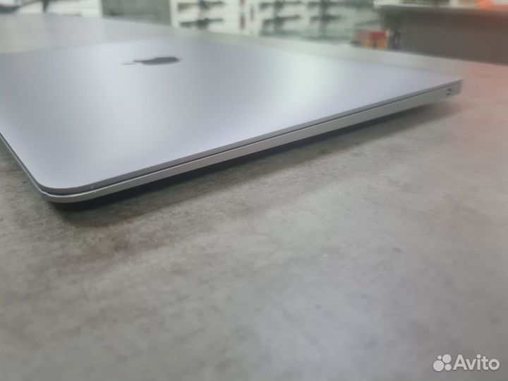 MacBook Air 2020/M1/8GB/Intel Hd/256GB SSD/13.3