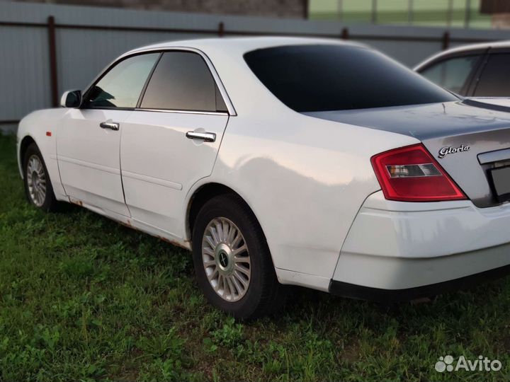Nissan Cedric, 2001