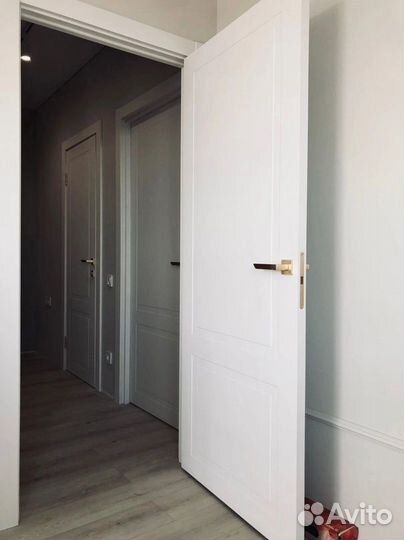 Двери светлые лаконичные