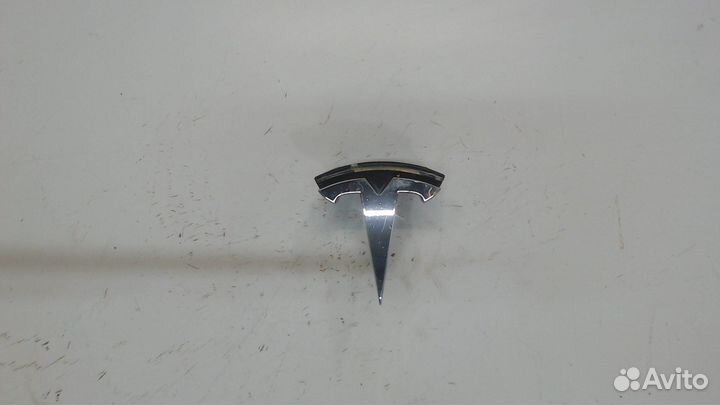 Эмблема Tesla Model S, 2016