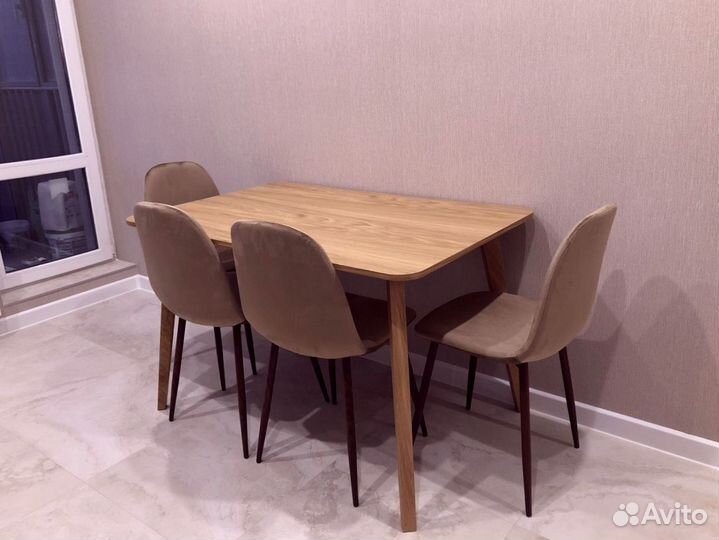 Кухонный стол из натуральной древесины