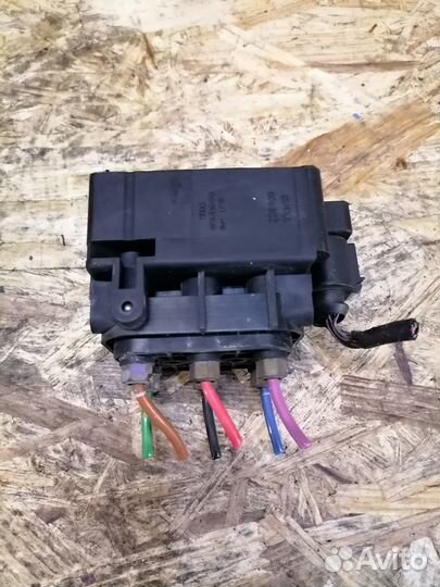 Блок клапанов пневмоподвески Audi A6 C6