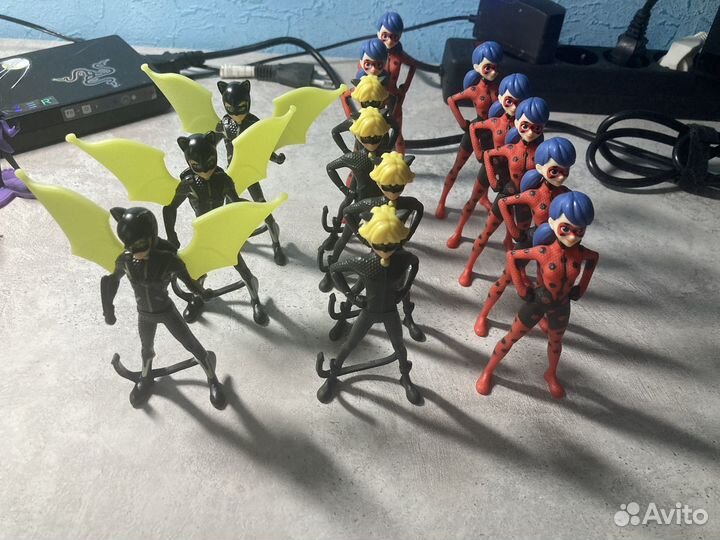 Фигурки леди баг и супер кота из больших киндеров