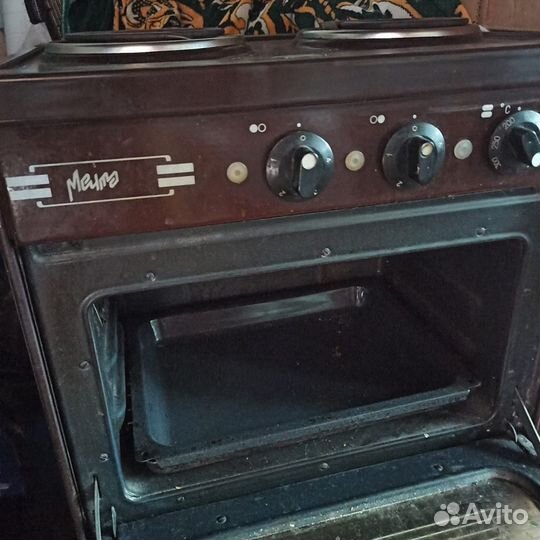 Электрическая плита с духовкой