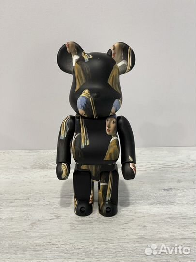 Игрушка bearbrick девушка с жемчужной сережкой