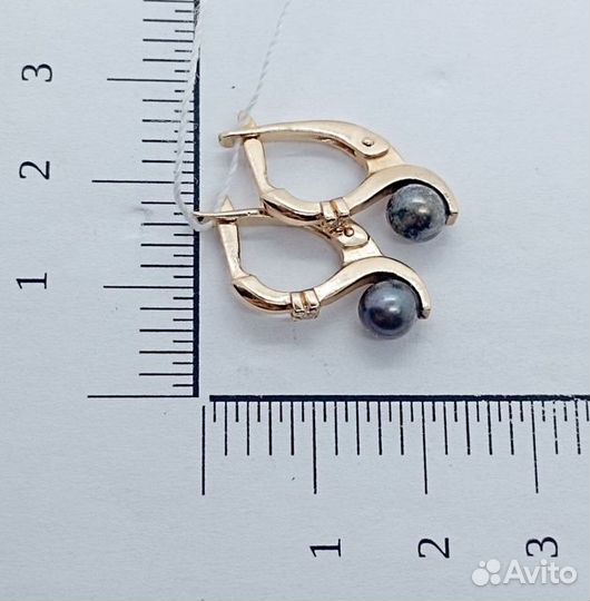 Золотые серьги с камнем