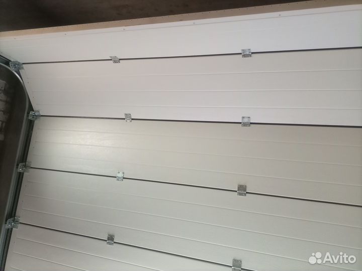 Ворота секционные подъемные 3x2.5м