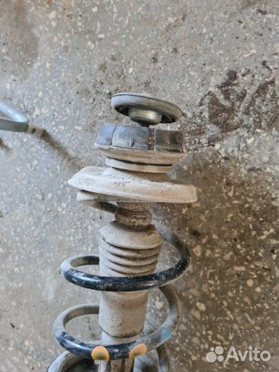 Амортизатор передний LADA Largus K4M 2016