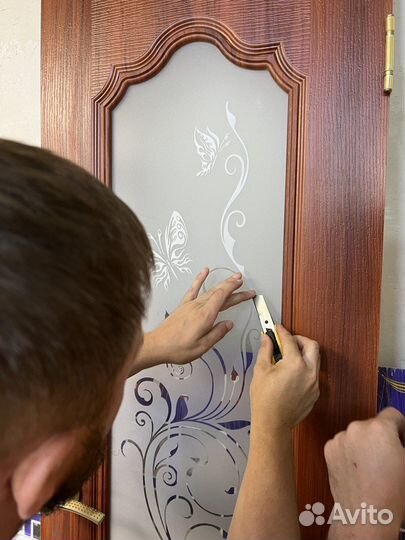 Резка стекла и зеркал по размеру. Монтаж