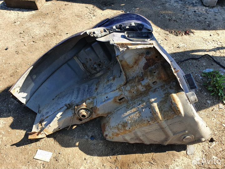 Крыло заднее левое четверть Ford Fiesta MK5 фиеста