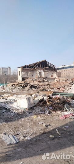 Кирпичный бой, жесть с кровли, дрова