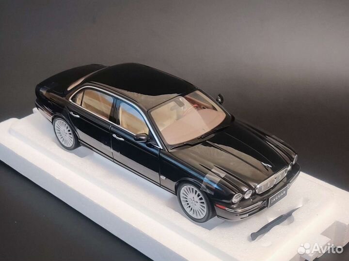 Almost Real Jaguar XJ6 X350 1:18