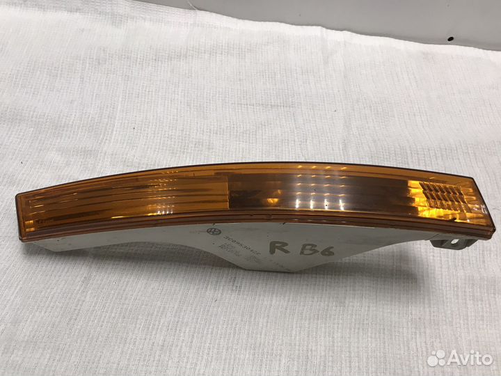 Указатель поворота/поворотник правый VW Passat B6