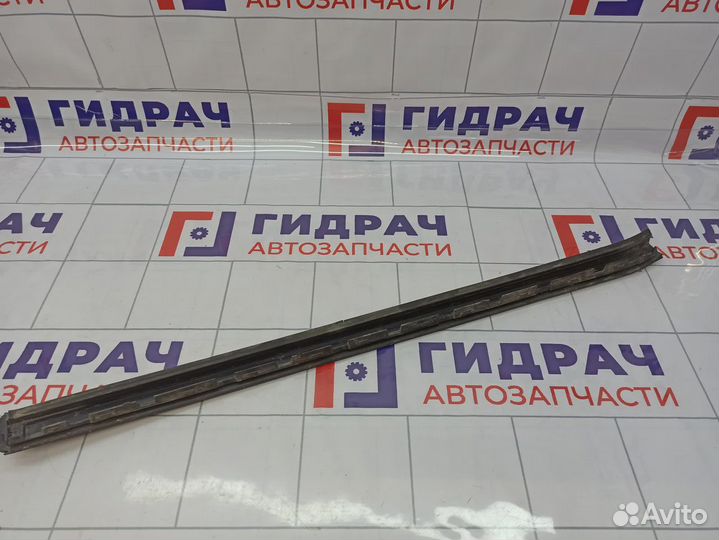 Молдинг лобового стекла левый Kia Sorento (XM) 86133-2P000