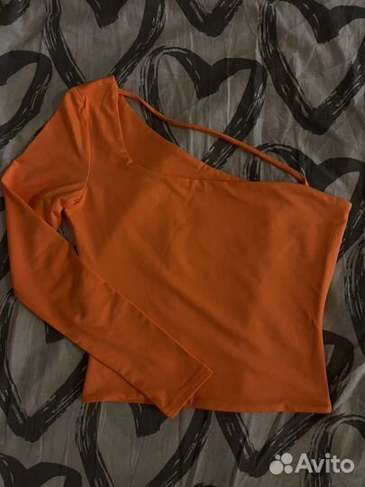 Укороченный лонгслив на одно плечо