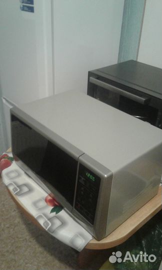 Микроволновая печь. Samsung. ME732KR