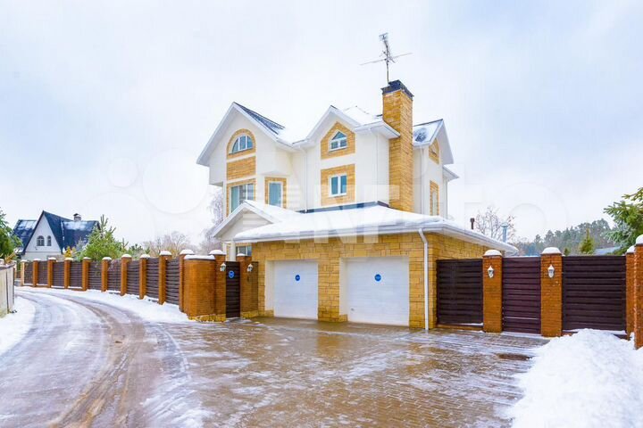 Дом 400 м² на участке 15 сот.