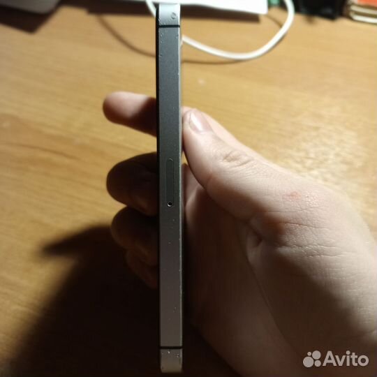 iPhone SE, 32 ГБ