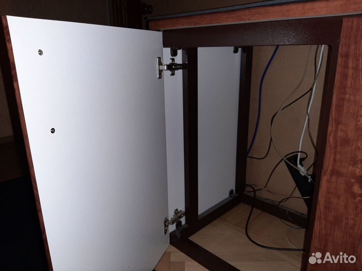 Тумба под аквариум, из металлокаркаса, шпон