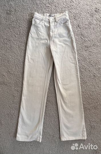 Джинсы белые