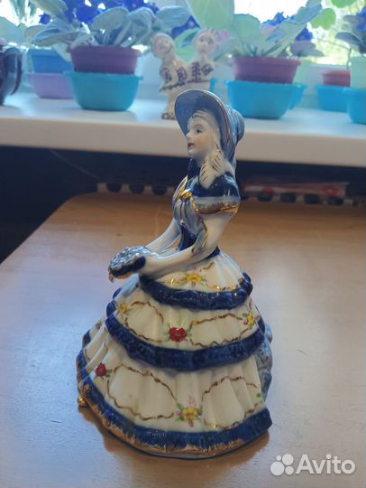 Статуэтка фарфор девушка