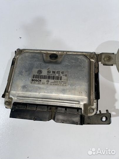 Блок двигатея эбу volkswagen jetta 4 2.0 AVH