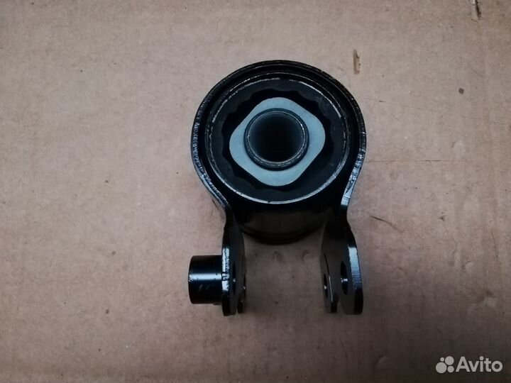 Сайлентблок рычага Mazda 3 с кронштейном