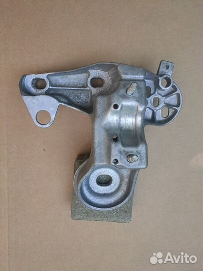 Кронштейн опоры двигателя правый audi a6 c5