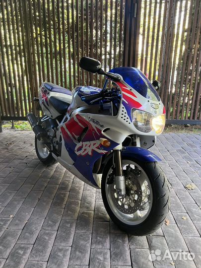 Honda CBR900RR SC28