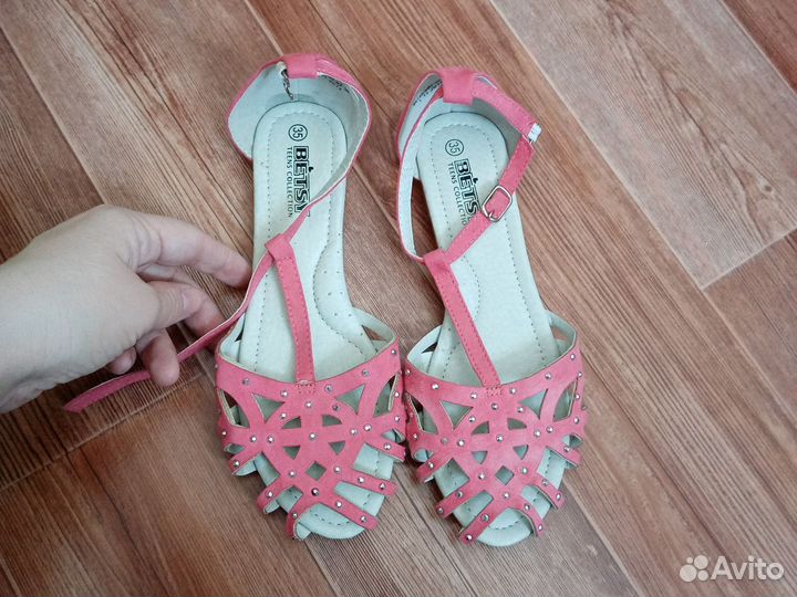 Босоножки для девочки 35