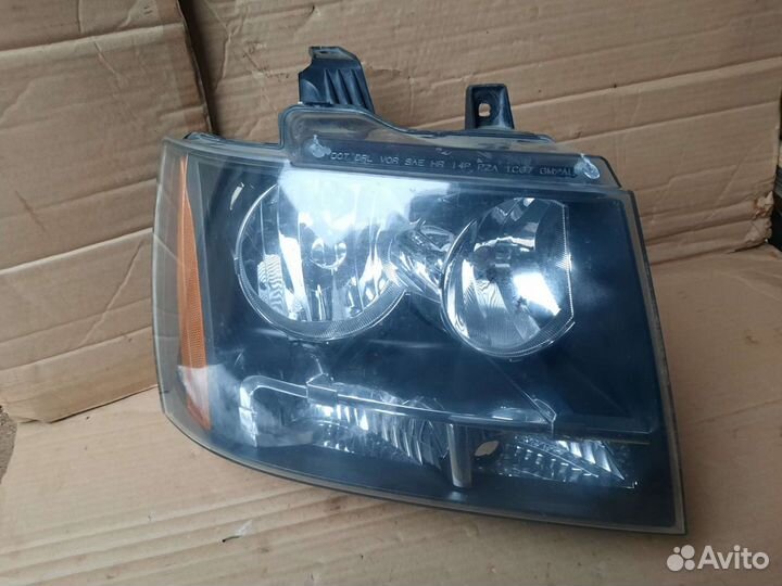Фара правая Chevrolet Tahoe 3 2006-14