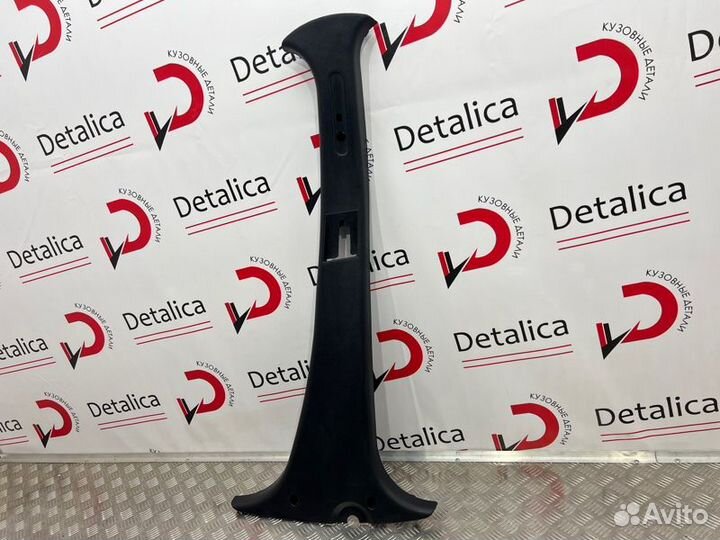 Накладка центральной стойки правая LADA Largus 1