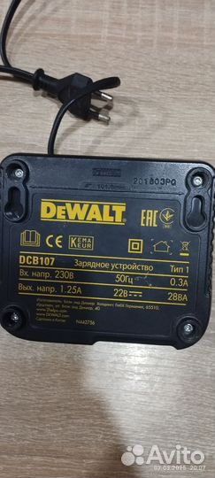 Зарядное устройство Dewalt DCB107