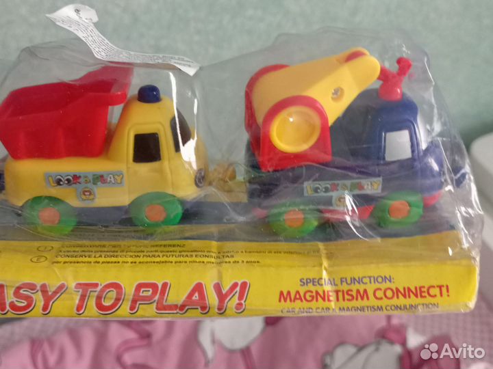 Паровозик с вагончиками на магнитах