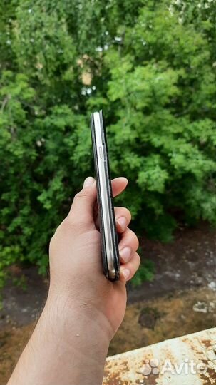 Телефон Samsung J3