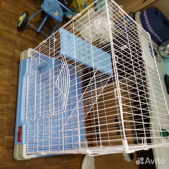 Клетка для животных с колесами вотличном состоянии