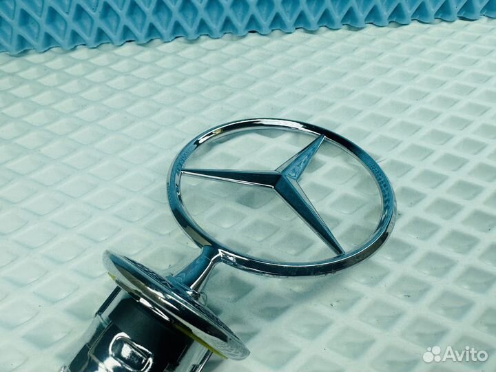 Прицел на капот Mercedes