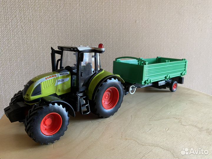 Трактор Arion Mobicaro Claas с прицепом