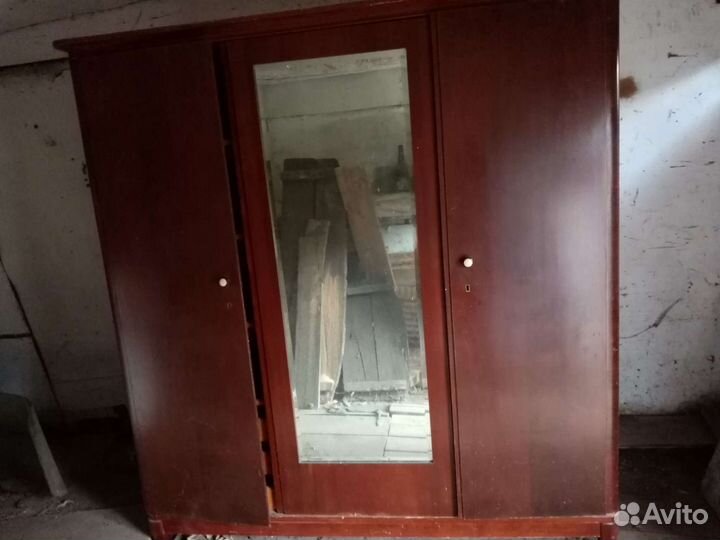 Шкаф платяной дубовый