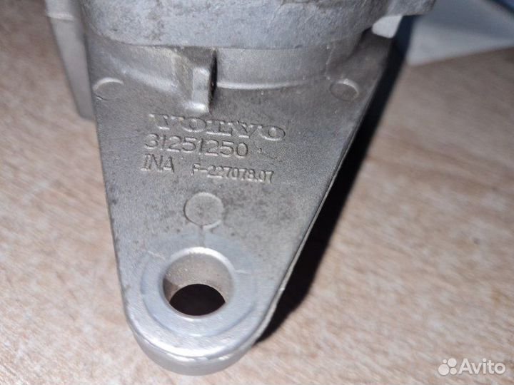 Натяжитель приводного ремня Volvo