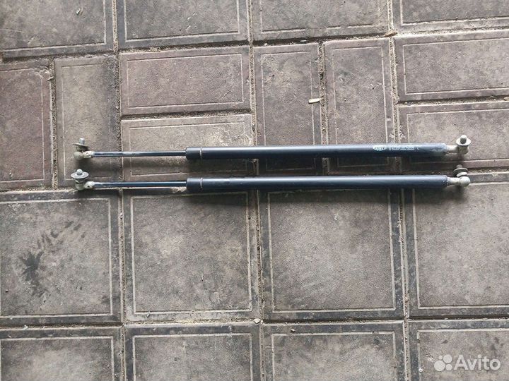 Амортизаторы заднего стекла honda cr-v rd1