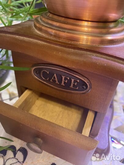 Кофемолка ручная жерновая