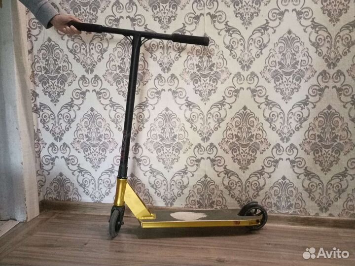 Трюковой самокат district