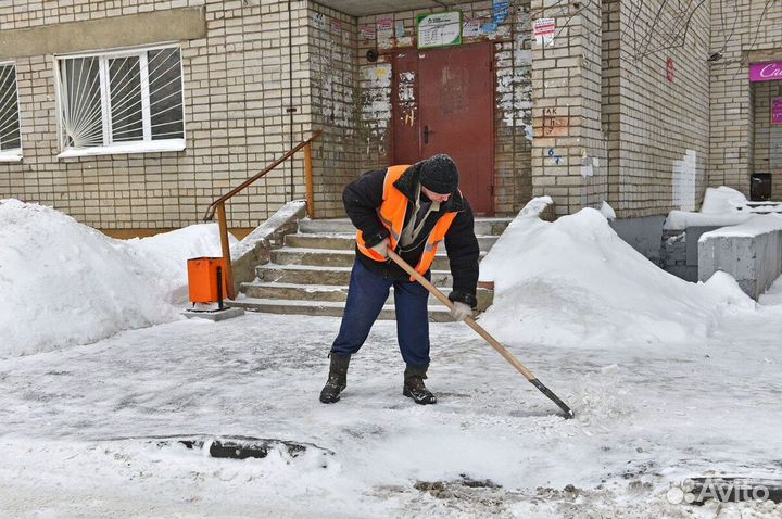 Уборка снега вручную. Разнорабочие