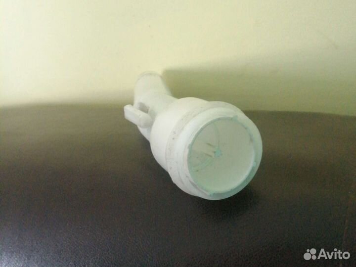 Заливная горловина омывающей жидкости Opel Astra J