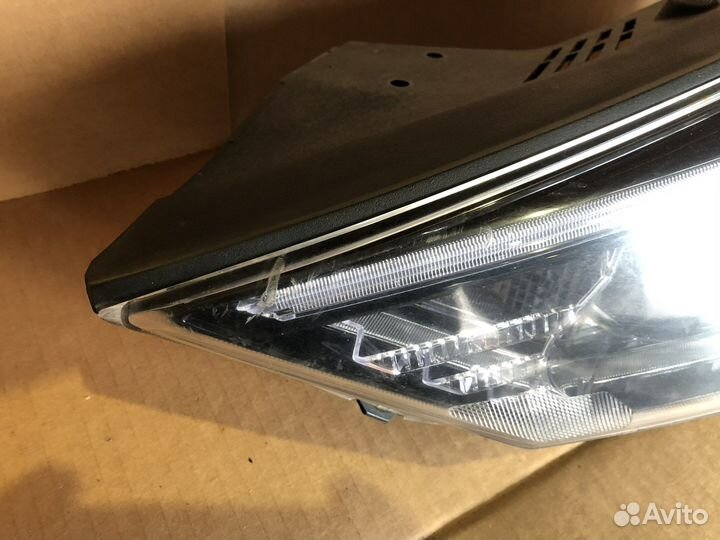 Фара передняя левая на Hyundai Tucson III