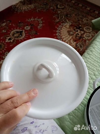 Кастрюля новая эмалированная 2.9 л