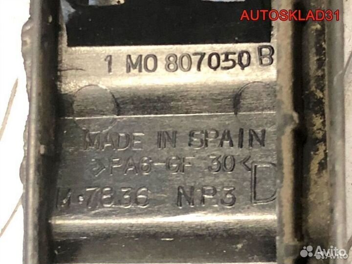 Направляющая переднего бампера правая Seat Leon 1M